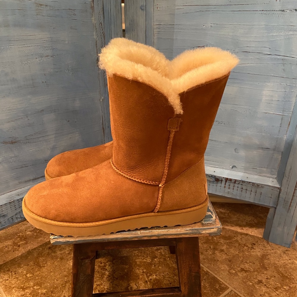 UGG Boots. Size 10. NEVER WORN.